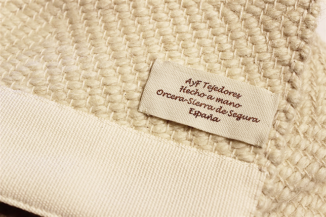 Detalle de alfombra confeccionada por Ana y Francis Tejedores en Sierra de Segura